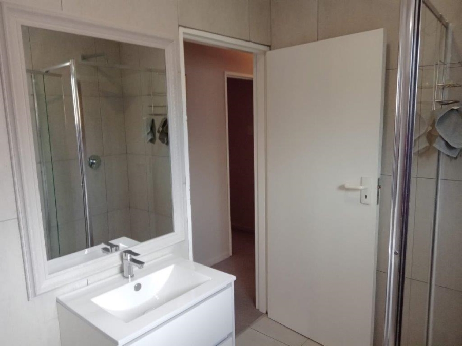 5 Bedroom Property for Sale in Wavecrest Eastern Cape